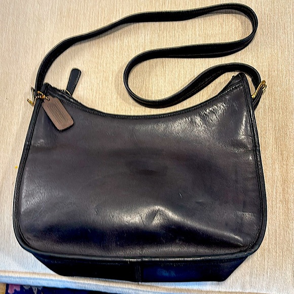 Vintage gorgeous Coach bag with embossed label, original leather tag,zipper pull - Picture 2 of 16